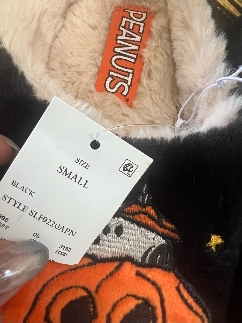 Snoopy Plush Halloween Pumpkin Slippers - Picture 4 of 6